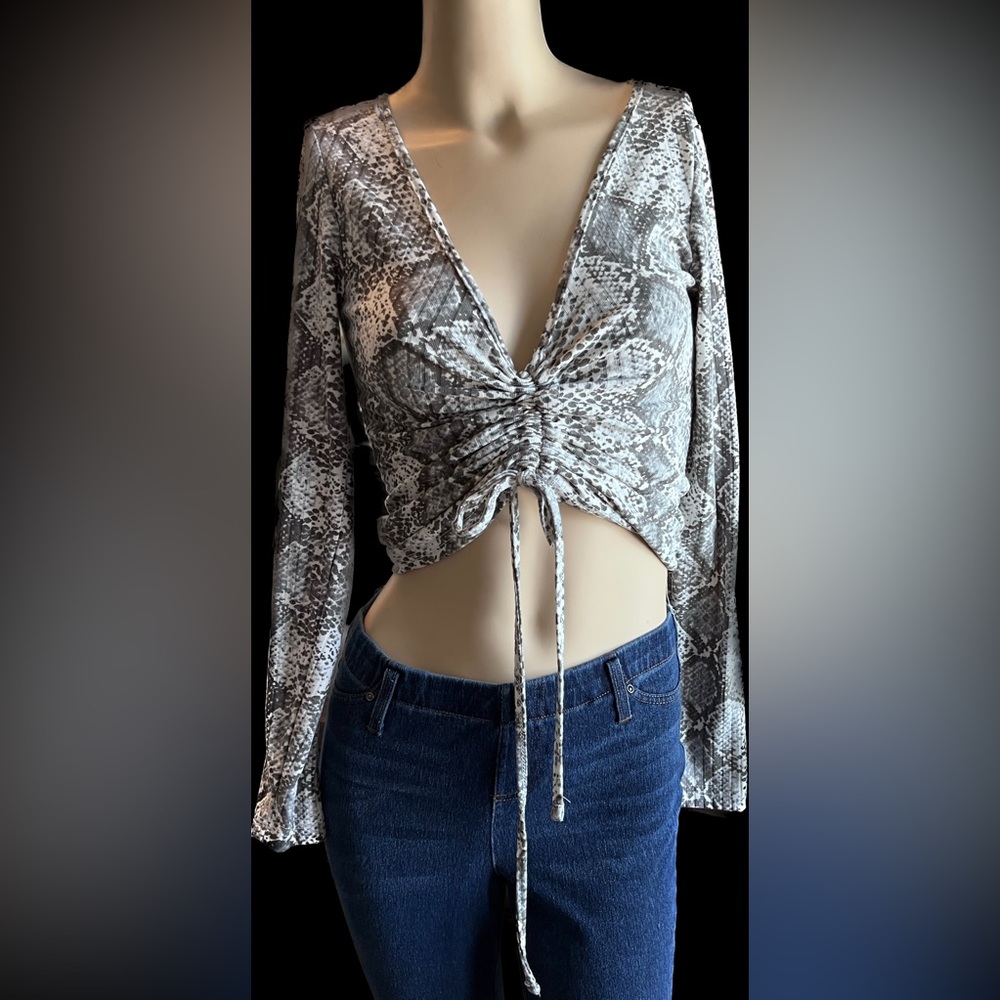 Versatile adjustable long sleeve snake skin print top